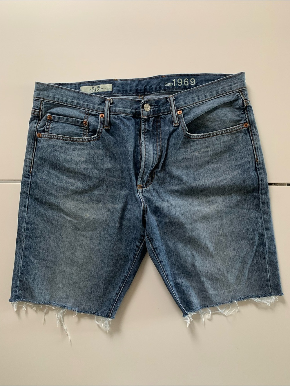 #63 GAP Women's Blue Frayed Hem Denim Shorts
